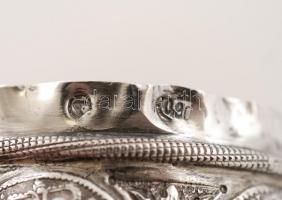 Ezüst éremutánzatos szalvétagyűrű,  Ag., nettó:28,2gr., jelzett, 5x3,5cm/Silver medal replica napkin...