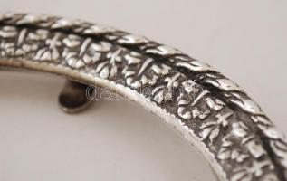 Ezüst támasztólábas ovális képkeret,  Ag., nettó:129,3gr., jelzett, 13x10cm/Silver  oval picture fra...