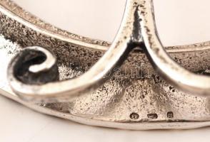 Ezüst támasztólábas ovális képkeret,  Ag., nettó:129,3gr., jelzett, 13x10cm/Silver  oval picture fra...