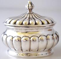 Ezüst cukordoboz zsanéros fedéllel,  Ag., nettó:246,1gr., jelzett,11x8,5x10cm/Silver sugar box with hinged lid, Ag, net. 246,1gr, marked, 11x8,5x10cm.