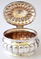 Ezüst cukordoboz zsanéros fedéllel,  Ag., nettó:246,1gr., jelzett,11x8,5x10cm/Silver sugar box with ...