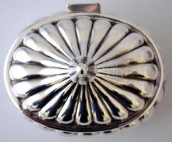Ezüst cukordoboz zsanéros fedéllel,  Ag., nettó:246,1gr., jelzett,11x8,5x10cm/Silver sugar box with ...