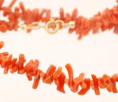 Korall nyaklánc, h: 60 cm /
coral necklace, 60 cm