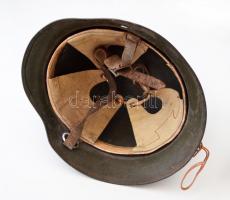 1935 Katonai sisak béléssel, használt, rozsdafoltokkal, 30x24 cm