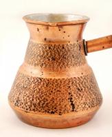 Kalapált réz kávékiöntő fa nyéllel, jó állapotban, m: 11 cm, h: 23 cm
