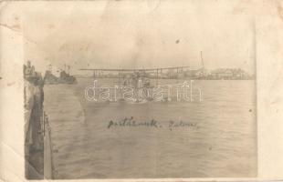 Ritka fotó képeslap a COMPO dunai flottilla hajóról, posta-hidroplán / Messenger hydroplane, photo postcard from the ship of the Danube flottille COMPO, see reverse side (fa)