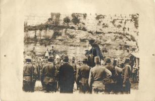 A K.u.K hadsereg akasztásos kivégzést szemlélő katonái / Soldiers of the Austro-Hungarian Army watching an execution by hanging, WWI, photo (tűnyomok / pinholes)