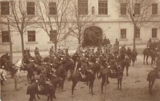 1911 Aranyosmarót, Zlaté Moravce; Megyeháza lovas katonákkal / county hall with cavalrymen, photo (EK)