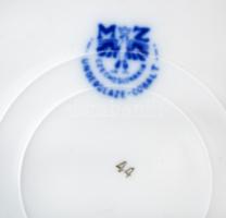 MZ Csehszlovákia életképes tányér, maricás, kis kopásnyomokkal, jelzett, d: 25 cm