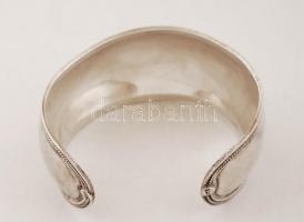 Ezüst karkötő, Ag, nettó: 23,3gr., jelzett d:6cm / Silver bracelet, Ag, net. 23,3gr, marked, d: 6 cm