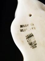 Zsolnay játszó macska, kézzel festett, jelzett, hibátlan, h: 11,5 cm + Zsolnay nyúl, kézzel festett,...