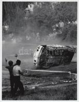 cca 1975 Roncsderbi, 5 db vintage fotó, 18x24 cm