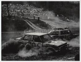 cca 1975 Roncsderbi, 5 db vintage fotó, 18x24 cm