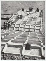 1961, 1975, 1983 Tisza-parti védművek rőzséből, műanyag fóliából és betonelemkből három különböző id...