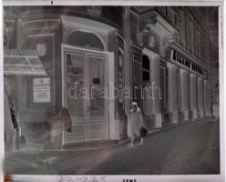 1977 Budapest, Állami Biztosító épülete, utcai portálja, 4 db professzinális felvétel, szabadon felh...