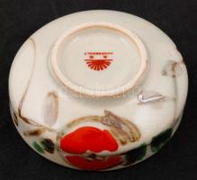 4 db japán porcelán csésze, kézzel festettek, jelzettek, apró kopásnyomokkal, d: 8,5 cm