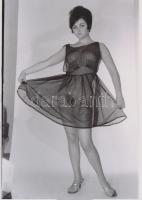 cca 1975 Kicsit karcos, finoman erotikus fényképek, 3 db modern nagyítás korabeli negatívokról, 18x1...