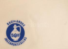 Mezőberény látképével díszített Bagi André jászárokszállási porcelán falitányér, matricás, jelzett, ...