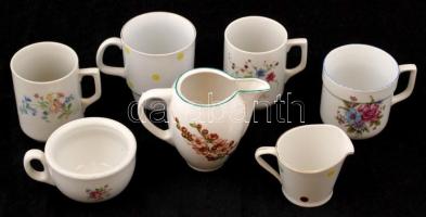 7 db különféle porcelán bögre ill. kiöntő (Drasche, Hollóházi, Zsolnay), különböző méretben, matricá...
