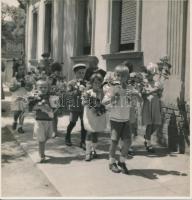 cca 1935 Thöresz Dezső: Vizsga után és Hazafelé című vintage fotóművészeti alkotása, 2 db fotó, az egyik feliratozott, 18x18 cm