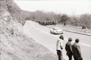 cca 1970 Autóversenyen készült negatívok, 70 db 24x36 mm-es negatív csíkokra felvágva, tároló tasako...