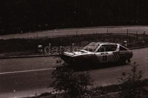 cca 1970 Autóversenyen készült negatívok, 70 db 24x36 mm-es negatív csíkokra felvágva, tároló tasako...