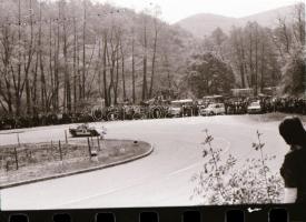 cca 1970 Autóversenyen készült negatívok, 70 db 24x36 mm-es negatív csíkokra felvágva, tároló tasako...