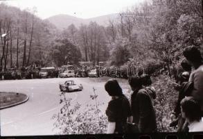 cca 1970 Autóversenyen készült negatívok, 70 db 24x36 mm-es negatív csíkokra felvágva, tároló tasako...