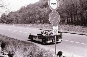 cca 1970 Autóversenyen készült negatívok, 70 db 24x36 mm-es negatív csíkokra felvágva, tároló tasako...