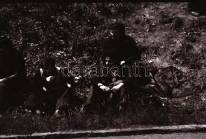 cca 1970 Autóversenyen készült negatívok, 70 db 24x36 mm-es negatív csíkokra felvágva, tároló tasako...