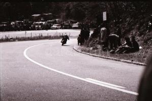 cca 1970 Autóversenyen készült negatívok, 70 db 24x36 mm-es negatív csíkokra felvágva, tároló tasako...