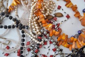 Bizsutétel, több mint 15 db, néhány sérült