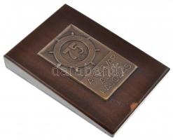 1970. "75 éves a Magyar Állami Hajózás 1895-1970" Br lemezplakett (80x49mm) fa talapzaton ...