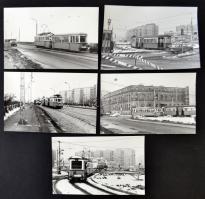 1981 Budapest, a 33-as villamos különböző forgalmi helyzetekben, 10 db vintage fotó, 9x14 cm