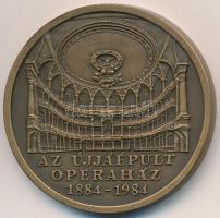 Bognár György (1944-) 1984. Az újjáépült Operaház 1884-1984 Br emlékérem sérült dísztokban T:1-