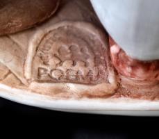 Poema Artistic Emil Cretu humoros kisplasztika, festett bisquit porcelán, jelzett, hibátlan, m:24 cm...