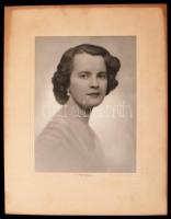 cca 1930 Angelo (1894-1974): Női portré, aláírt és matricával jelzett vintage fotóművészeti alkotás,...