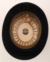 Fekete keménykalap, jelzett (Haasz, Budapest), belső méret: 19,5×16,5 cm