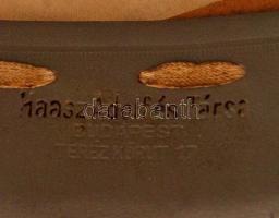 Fekete keménykalap, jelzett (Haasz, Budapest), belső méret: 19,5×16,5 cm