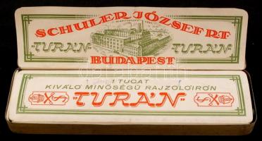 Schuler József R.T. feliratú fém ceruzatartó, benne számos Turán ceruza, rajzoló-, ill. másoló-irón