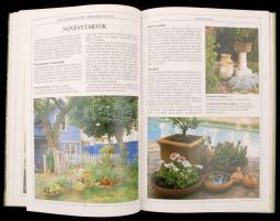 3 db kertészeti könyv: Hamilton, Geoff: Az élet kertje.(Bp., 1990); Brookes, John: Apró kertek (Bp.,...