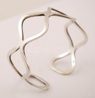 Ezüst hullám mintás karkötő,  Ag., nettó: 26,6gr., jelzett,  d:6cm / Silver bracelet, Ag, net. 26,6g...