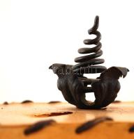 Gazdagon díszített kovácsoltvas lámpa két foglalattal, festményrészletekkel díszített karton lámpaer...