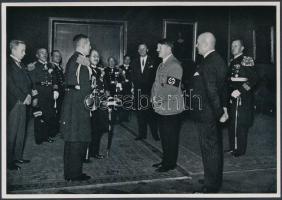 Hitler képsorozat 176. fotó: Hitler találkozik egy japán tengerészeti közméltósággal 1934-ben. 12x17cm