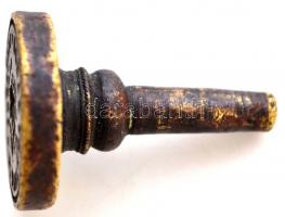 "Hunyady János ügyvéd, Tasnádon", címeres réz pecsétnyomó, d: 3 cm