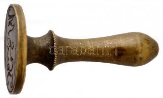 "K. J. M." monogramos kisméretű ovális réz pecsétnyomó, 2,5×2 cm