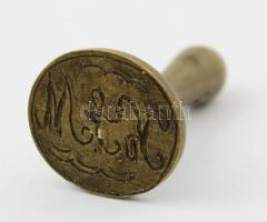 "K. J. M." monogramos kisméretű ovális réz pecsétnyomó, 2,5×2 cm