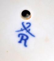 Jelzett figurális fedeles váza, kézzel festett, apró lepattanásokkal, m: 31 cm