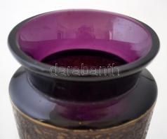 Moser Karlsbad  (Made in Czechoslovakia ) Csiszolt ametisztszínű üveg, palástján savmaratott és polí...