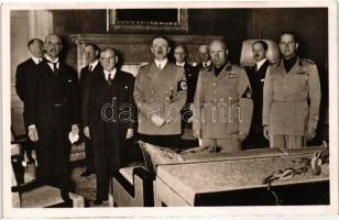 1938 Welthistorische Viermächte-Konferenz in München, Münchner Abkommen. Chamberlain, Daladier, Hitler, Mussolini, Ciano. Photo Hoffmann / The Munich Agreement 'Wir kehrten heim ins Reich Rossbach' So. Stpl